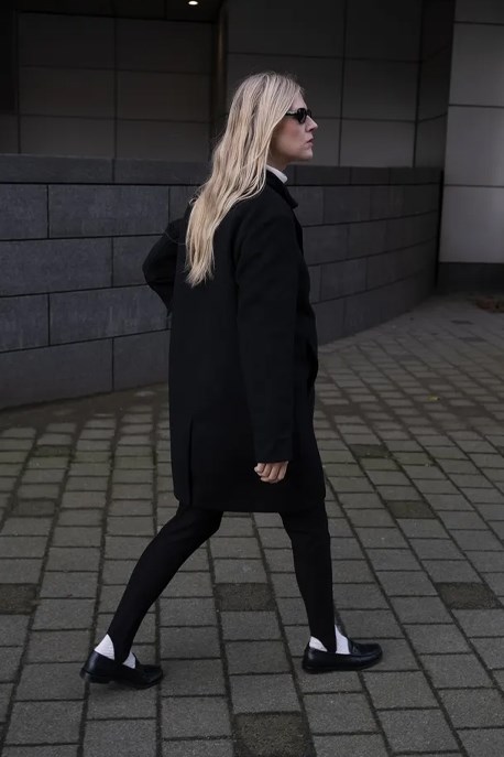 بنطلون الـ«Stirrup» يعود إلى الواجهة.. صيحة قديمة بروح جديدة