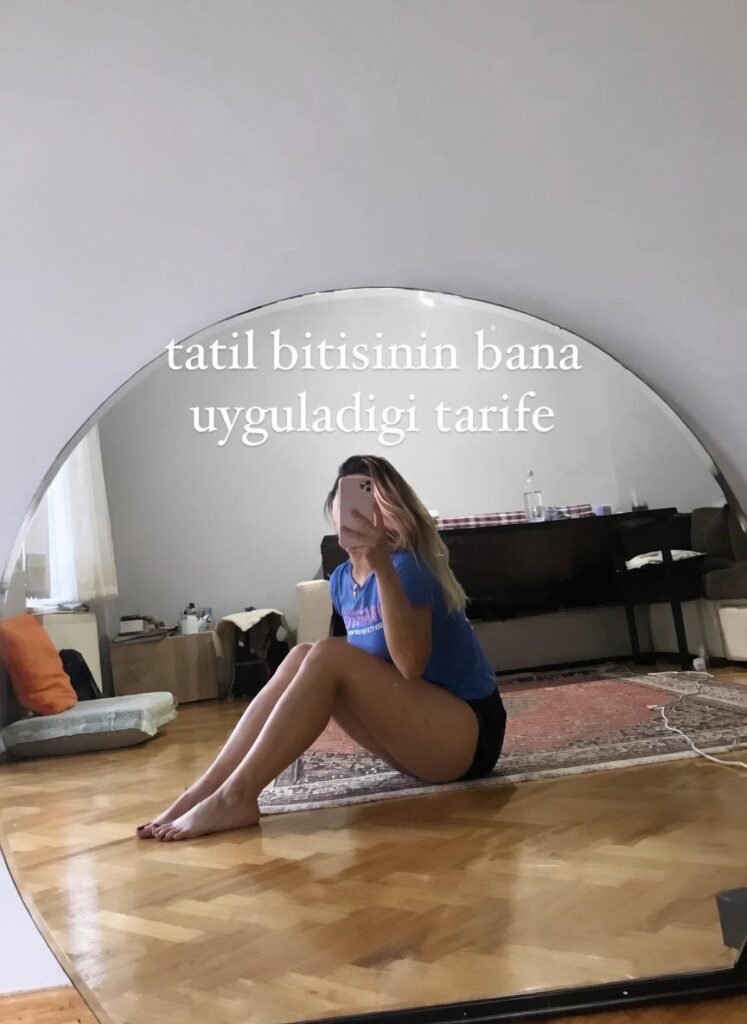 istanbuldaki tanidigim kizlari konusmak isteyenler yazsin belki ortak tanidik buluruz cogu bjk kadikoy cevrelerinde takiliyor 22-26 yas arasinda ve ozel uni mezunu