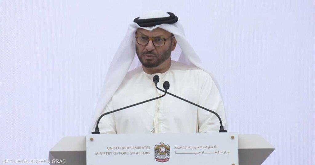 قرقاش: أزمات المنطقة تمحورت حول طموح إيران النووي