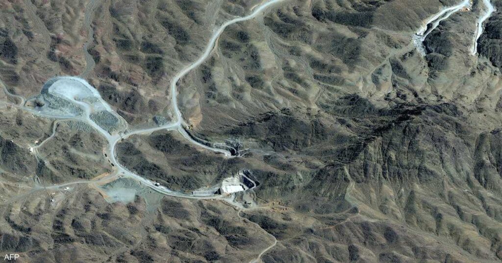 صور فضائية تكشف ما تفعله إيران حول منشأة أصفهان النووية صور فضائية تكشف ما تفعله إيران حول منشأة أصفهان النووية