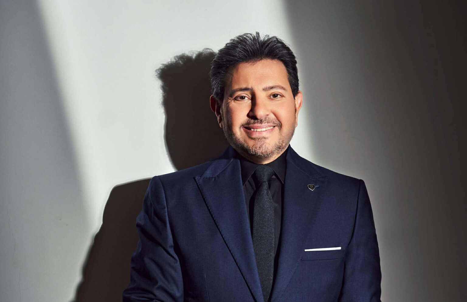 هاني شاكر على أجهزة التنفّس الصناعي في باريس…ماذا يحصل؟