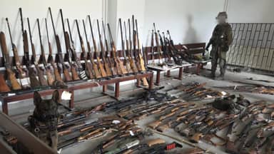 بالصور: ما زعم الجيش الإسرائيلي أنّه عثر عليه في مدرسة بالصور: ما زعم الجيش الإسرائيلي أنّه عثر عليه في مدرسة