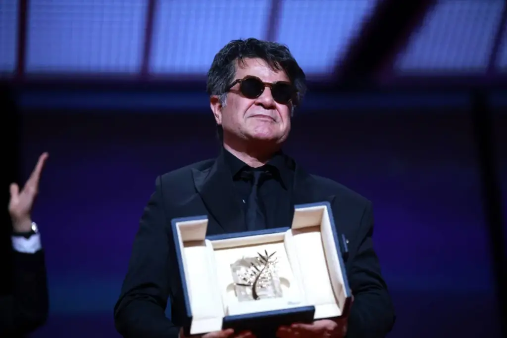 جعفر بناهي يعود إلى إيران: “سأكون مع شعبي في مواجهة العدوان” جعفر بناهي يعود إلى إيران: “سأكون مع شعبي في مواجهة العدوان”