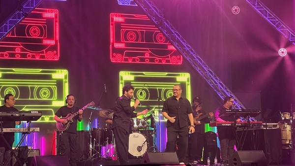 «حفل التسعينيات».. إيقاعات الماضي في أبوظبي