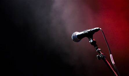 نقل-فنانة-عالميّة-بشكلٍ-عاجل-إلى-المستشفى.-إليكم-ما-حصل-معها-على-خشبة-المسرح