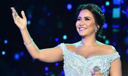 بعد-انتشارها-بسرعة.-هل-صورة-شيرين-عبد-الوهاب-مع-ابنتها-حقيقية؟