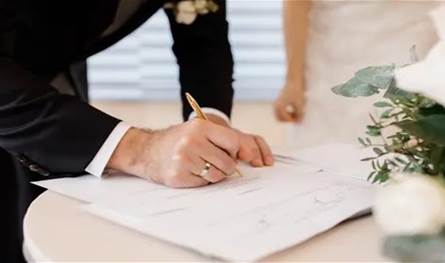 صورة لممثلين مع مأذون تثير الجدل.. هل عقدا قرانهما؟ صورة-لممثلين-مع-مأذون-تثير-الجدل.-هل-عقدا-قرانهما؟