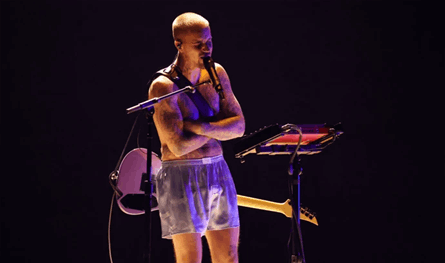 ردود فعل عنيفة طالت جاستن بيبر.. هذا ما حصل معه على المسرح ردود-فعل-عنيفة-طالت-جاستن-بيبر.-هذا-ما-حصل-معه-على-المسرح