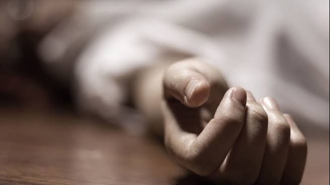 خلوا بالكوا من ولادي .. سيدة تنهي حياتها من شرفة منزلها في سموحة