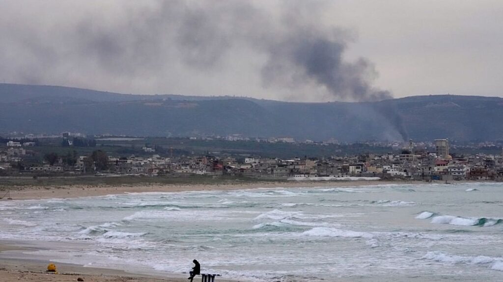 تصعيد متواصل في جنوب لبنان: مقتل جندي إسرائيلي واليونيفيل تبدي قلقها بعد تدمير كاميراتها في الناقورة تصعيد متواصل في جنوب لبنان: مقتل جندي إسرائيلي واليونيفيل تبدي قلقها بعد تدمير كاميراتها في الناقورة