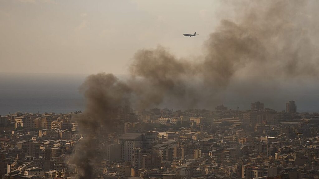 في شرق بيروت.. غارة إسرائيلية تقتل مسؤولاً في حزب القوات اللبنانية خصم حزب الله اللدود