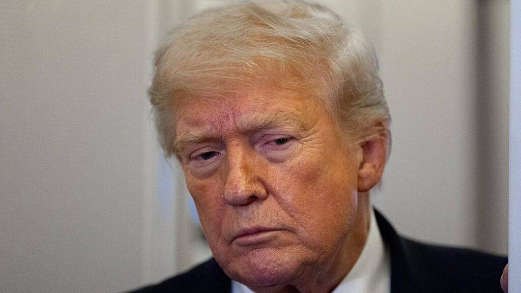 حرب السرديات.. ترامب: طهران ستسلم مخزونها النووي وإيران ترد: "مقدس كأرضنا ولن يغادر البلاد"