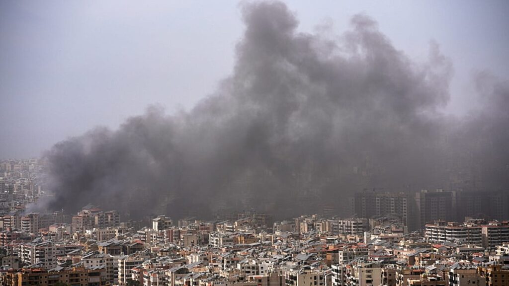 قصف إسرائيلي عنيف على الضاحية وحزب الله يعلن استهداف بارجة.. وعون: "التفاوض ليس تنازلاً"