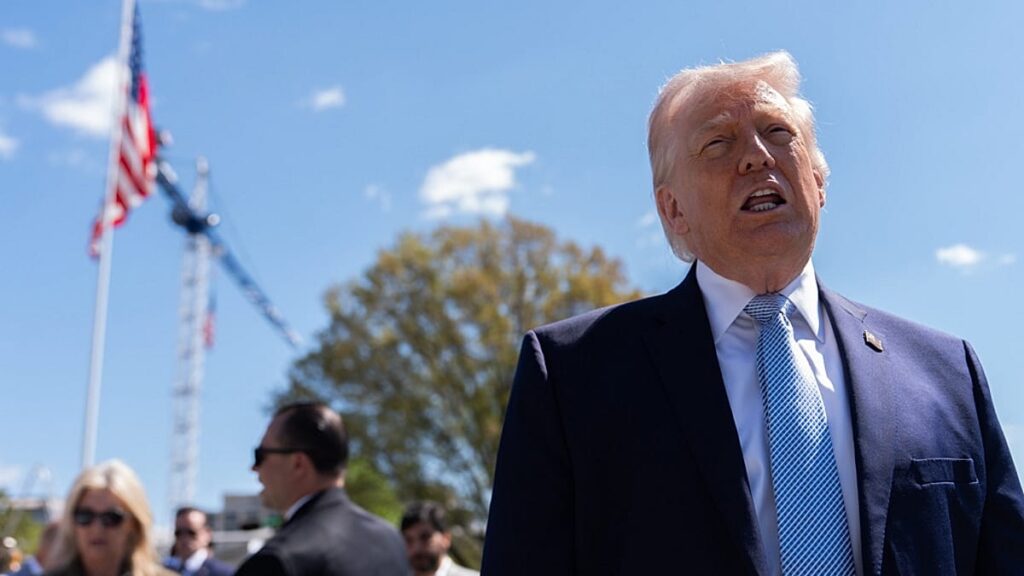 ترامب “متفائل” باتفاق مع إيران.. وعراقجي يحذّر من دور نتنياهو في “تقويض الدبلوماسية” ترامب "متفائل" باتفاق مع إيران.. وعراقجي يحذّر من دور نتنياهو في "تقويض الدبلوماسية"