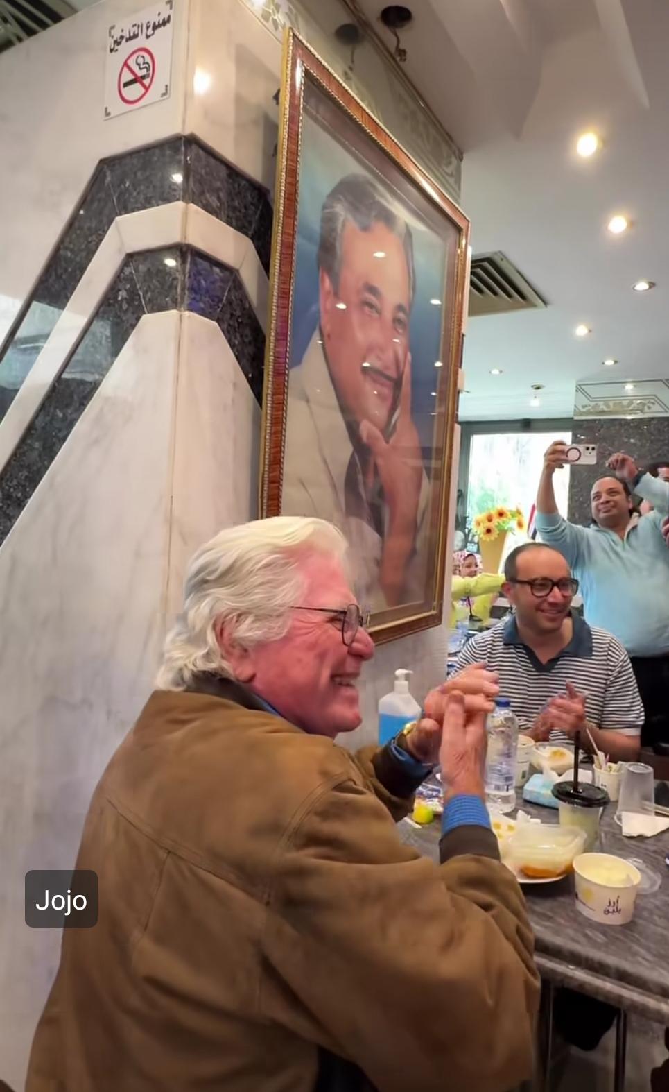 زفة بالمزمار على انغام يا واد يا تقيل احتفالا بزيارة حسين فهمي للكشري أبو طارق (3)