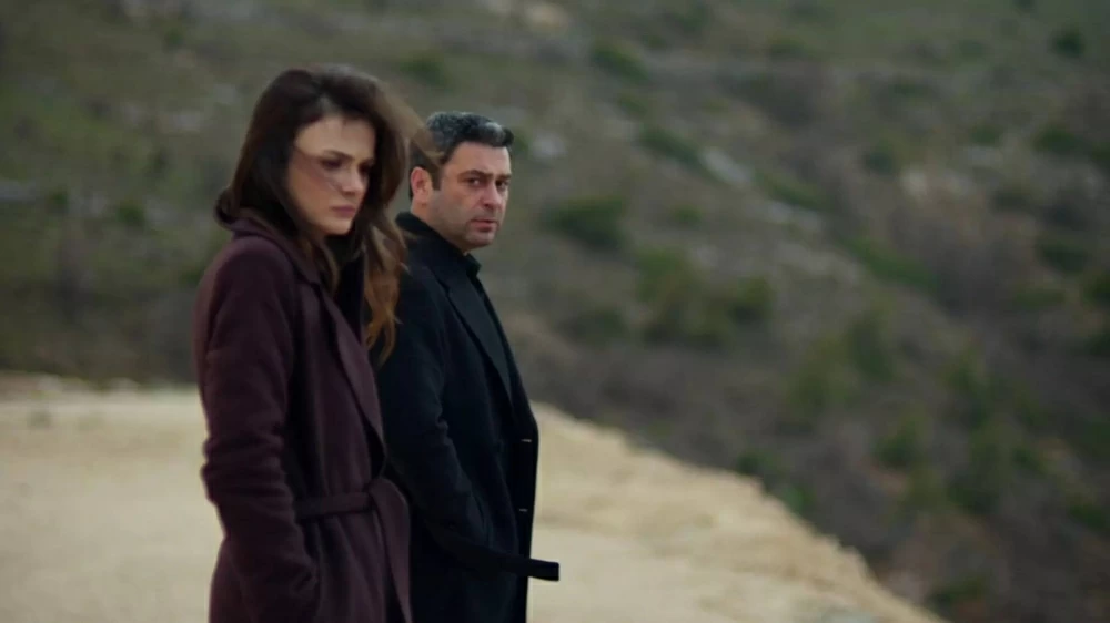 مشاهدة مسلسل المدينة البعيدة الحلقة 55 مترجمة وكاملة بجودة عالية الصور الأولى من الحلقة 56 مسلسل المدينة البعيدة