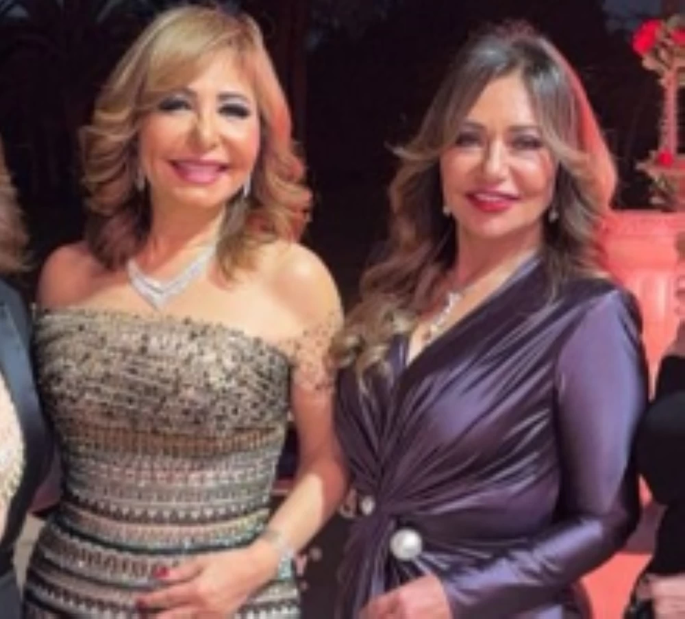 ليلى علوي توجه رسالة لعمرو أديب ولميس الحديدى بعد خطوبة نجلهما (صور) ..