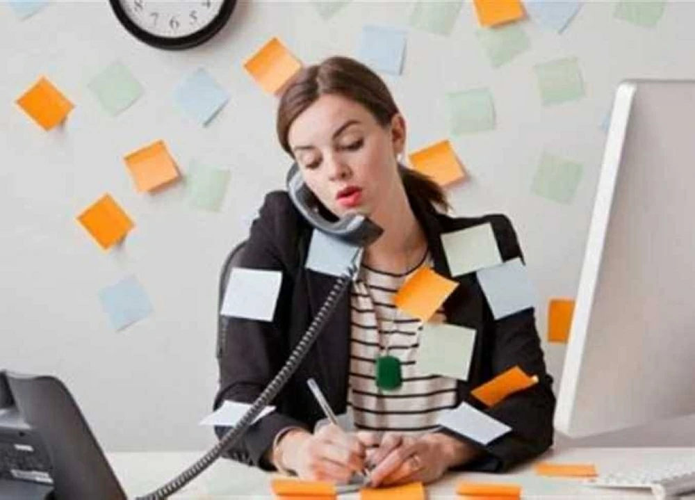 «رغاية ومش بتفصل».. 3 أبراج لا تتوقف عن الكلام أبراج - صورة تعبيرية