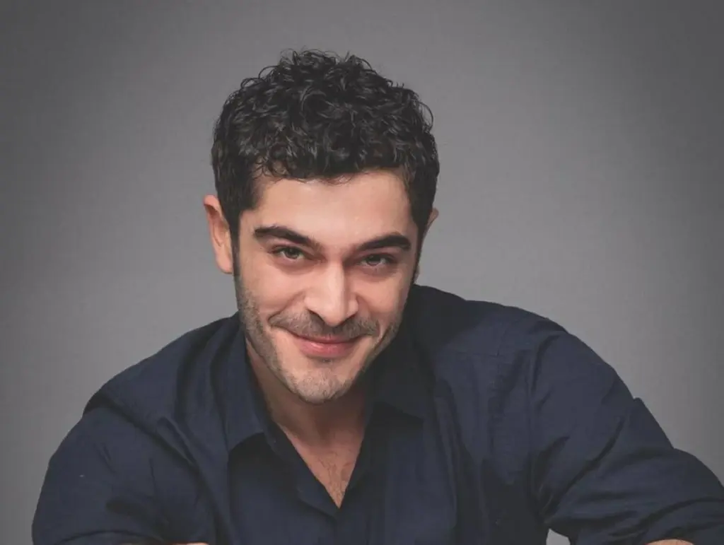 الفنان التركي بوراك دينيز