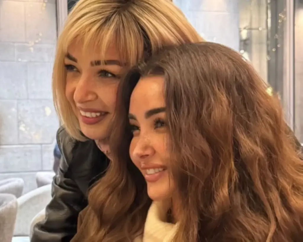 هنا الزاهد ووالدتها