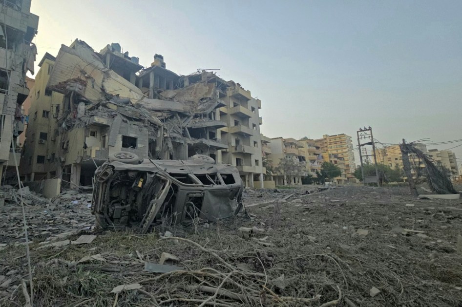 غارات اسرائيلية على مدينة صور ومحيطها في جنوب لبنان بعد إنذار إخلاء للسكان