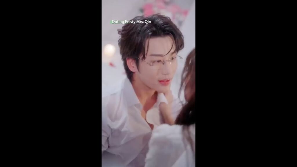 😳👀 لحظة! ما هذا المشهد الغريب الذي رأيتُه؟#verticaldrama #shortdrama #MicroDrama #cdrama