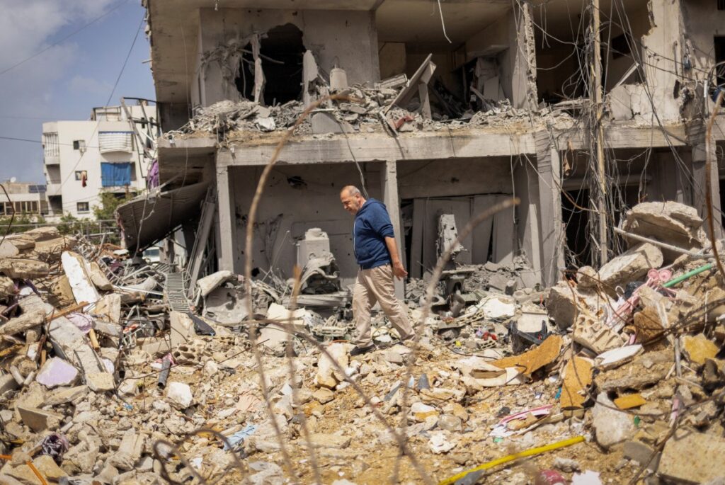 إسرائيل تصدر تحذير إخلاء لسكان مدينة صور في لبنان