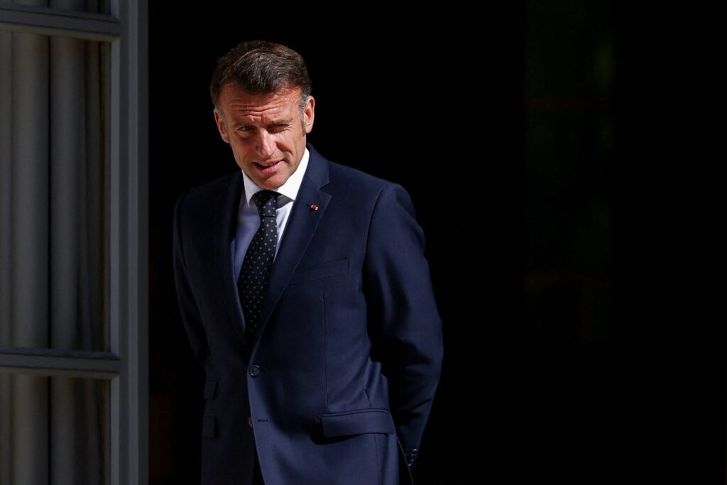 ماكرون يحث أمريكا وإيران على الالتزام بوقف إطلاق النار في لبنان