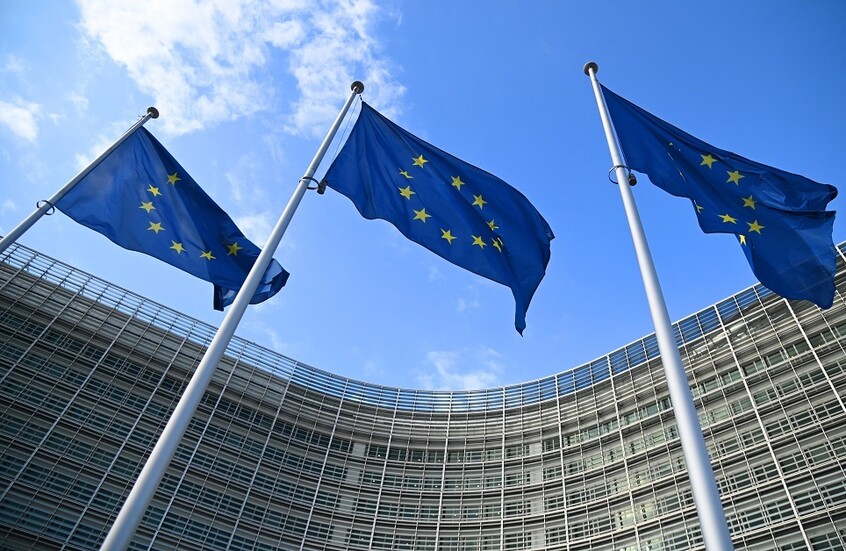 المفوضية الأوروبية تؤكد أهمية ضمان حرية الملاحة في مضيق هرمز دون رسوم