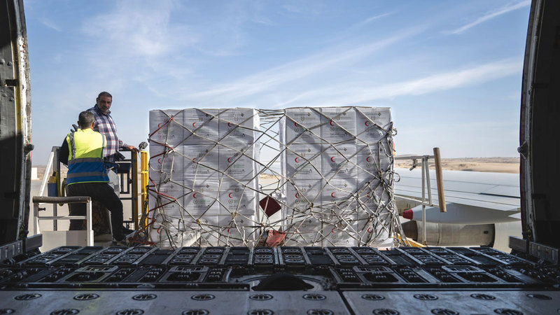 وصول طائرة محملة بـ 100 طن مساعدات إلى العريش لدعم أهالي غزة وصول طائرة محملة بـ 100 طن مساعدات إلى العريش لدعم أهالي غزة