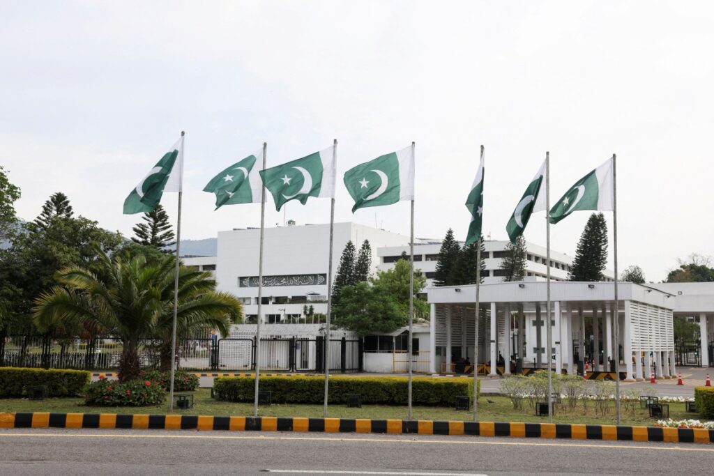 وكالة: مضيق هرمز لا يزال نقطة "خلاف حاد" في محادثات إسلام اباد