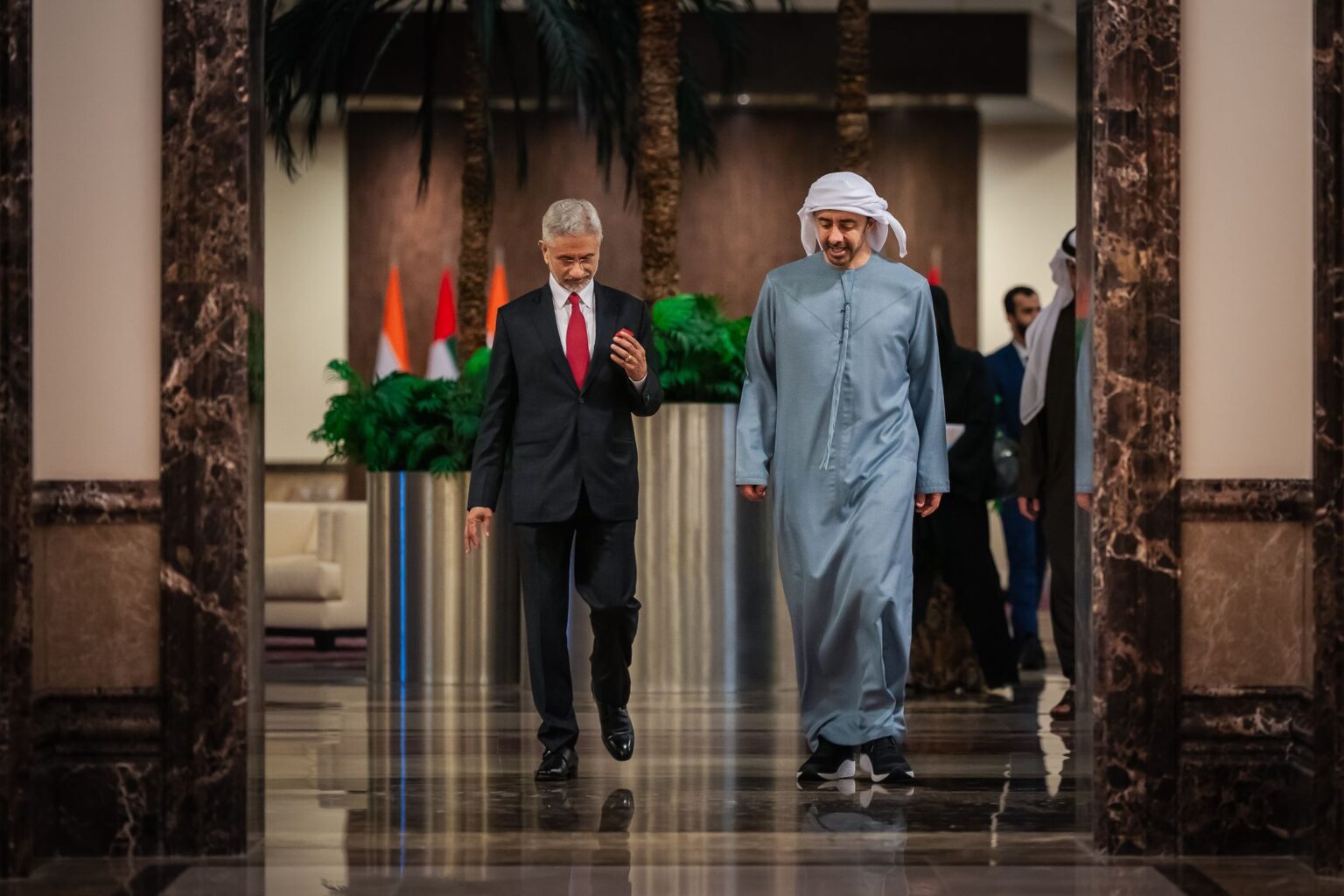 عبدالله بن زايد يبحث مع وزير الشؤون الخارجية في الهند الاعتداءات الصاروخية الإيرانية الغاشمة والإرهابية على الإمارات ودول المنطقة عبدالله بن زايد يبحث مع وزير الشؤون الخارجية في الهند الاعتداءات الصاروخية الإيرانية الغاشمة والإرهابية على الإمارات ودول المنطقة