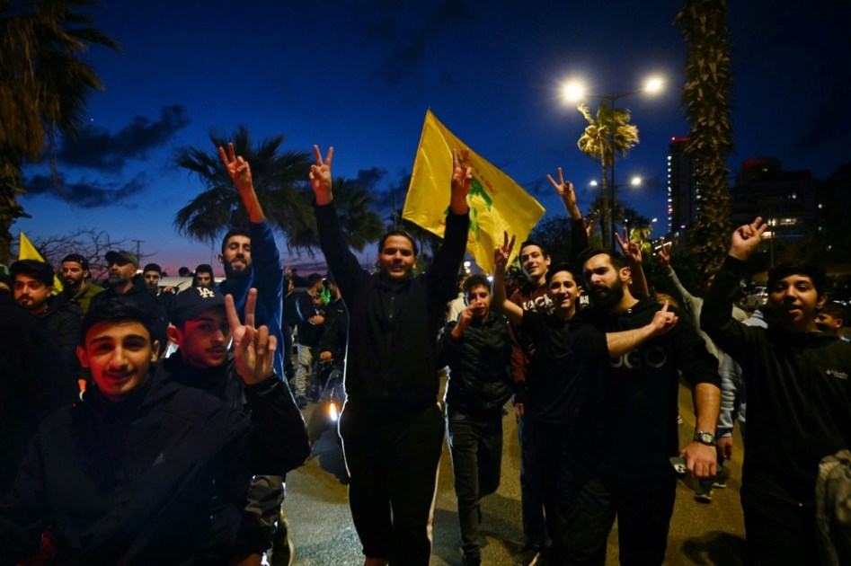 حزب الله يندد بتفاوض لبنان مع إسرائيل وحصيلة الحرب تتجاوز ألفي قتيل