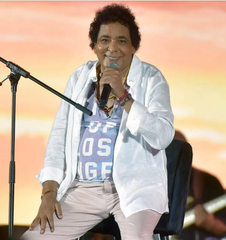 محمد منير عاد سالماً .. ويستعد لطرح ألبومه الجديد