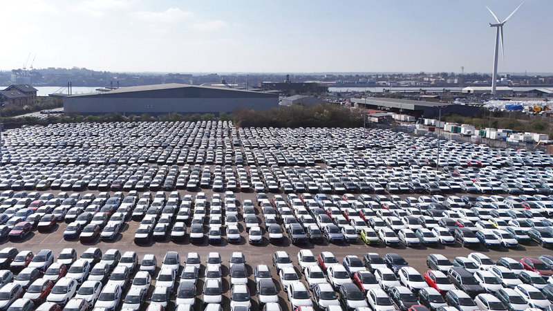 مستهلكون يطالبون بـ «كسر» سياسة «الوكيل الحصري» في قطاع السيارات مستهلكون يطالبون بـ «كسر» سياسة «الوكيل الحصري» في قطاع السيارات