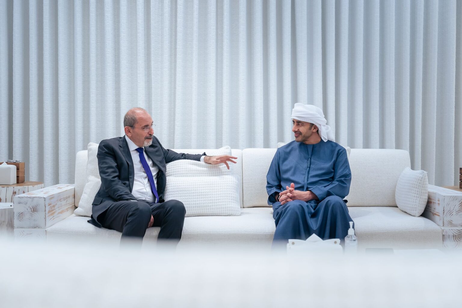 عبدالله بن زايد يستقبل أيمن الصفدي ويبحثان العلاقات الأخوية والتطورات في المنطقة عبدالله بن زايد يستقبل أيمن الصفدي ويبحثان العلاقات الأخوية والتطورات في المنطقة