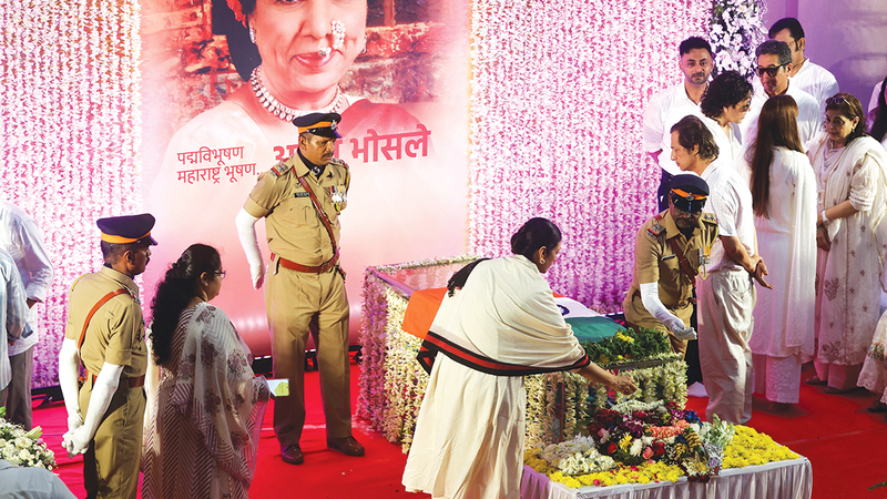 في وداع آشا بوسلي.. «بوليوود» تغلق فصلاً كاملاً من تاريخ الغناء