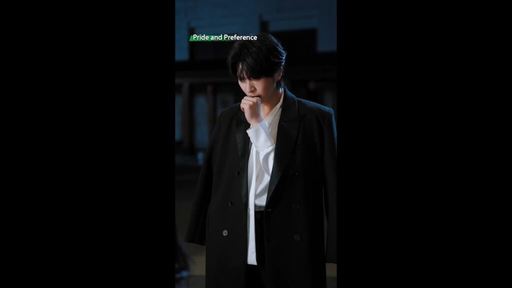 😳🔥 هل هو مثير إلى هذا الحد؟ #verticaldrama #shortdrama #mustwatch#MicroDrama #cdrama