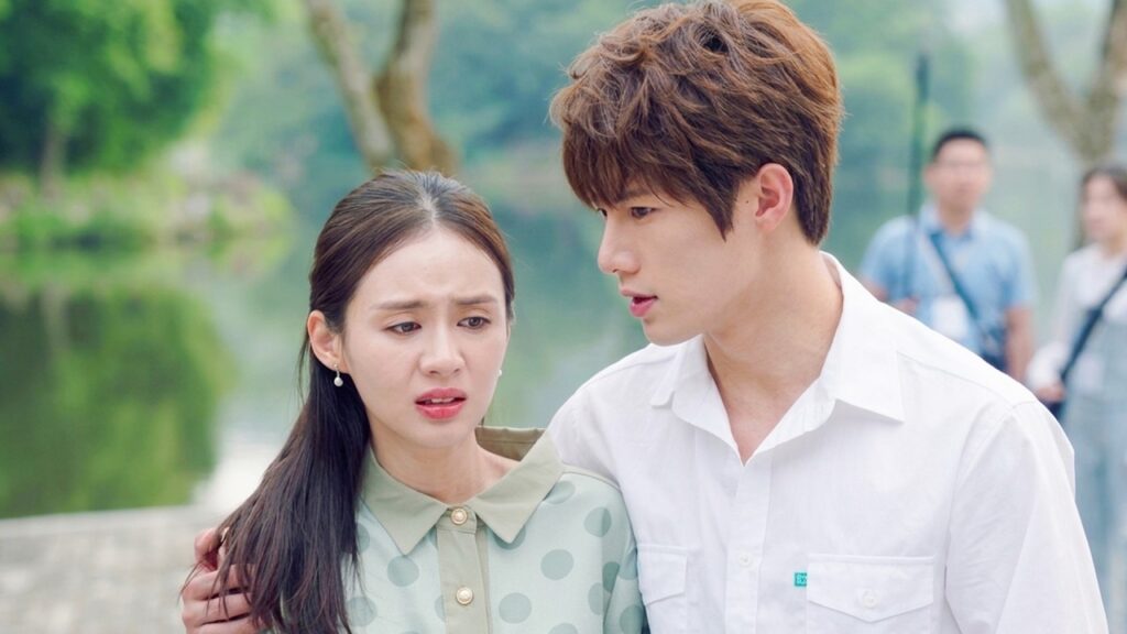 يكتشف بأنها تتظاهر بأنها الاخت التوأم المشهورة ❤️( الجمال القبيح  )