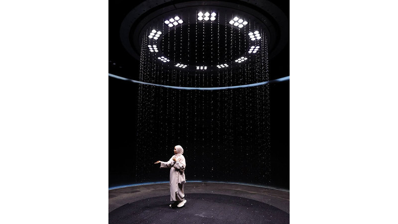 الفن «يمطر» نوراً في دبي