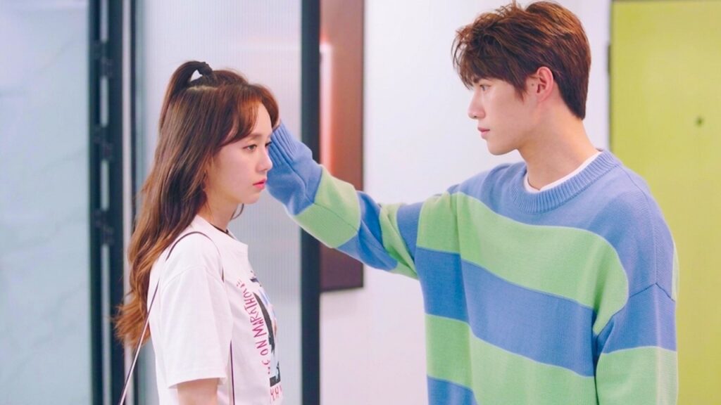 بالرغم من انها فقيرة إلا انه يحبـها و يريد البقاء معها❤️( الجمال القبيح  )