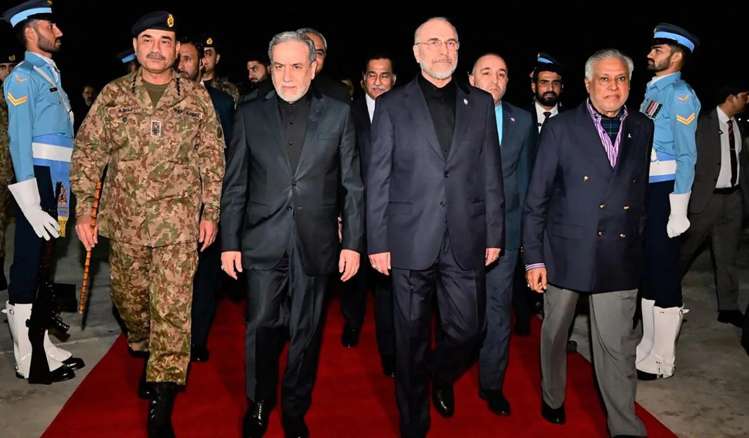 انقسام بين المفاوضين الإيرانيين والحرس الثوري