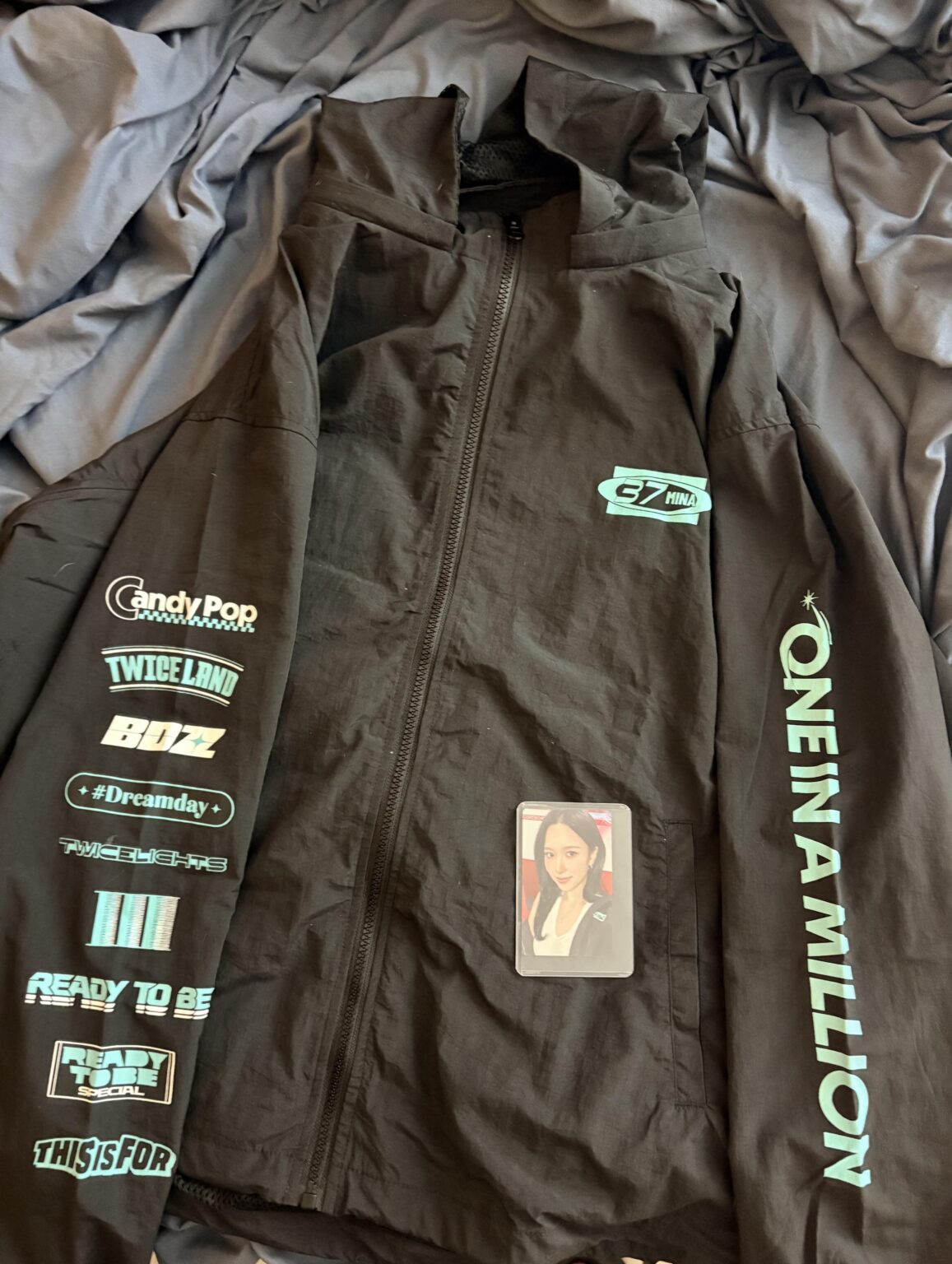 مينا سترة واقية + جهاز كمبيوتر