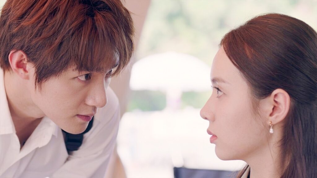 وقعت في حب الفتاة التي لا يجب ان احبها ❤️( الجمال القبيح  )