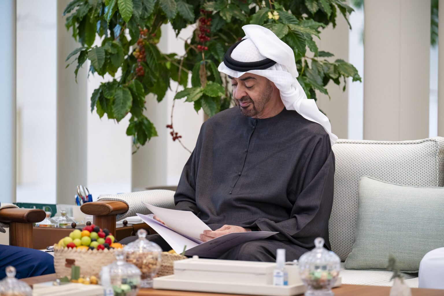 رئيس الدولة يتلقى رسالة خطية من رئيس بيلاروسيا سلمها المبعوث الخاص