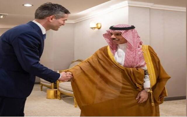 وزير الخارجية السعودي يبحث مع نظيره الهولندي تعزيز التعاون والمستجدات الإقليمية