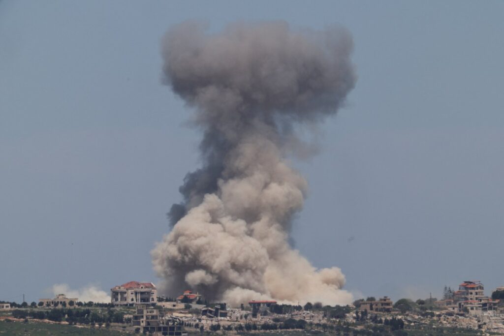 وكالة: مقتل 4 في غارات إسرائيلية على جنوب لبنان