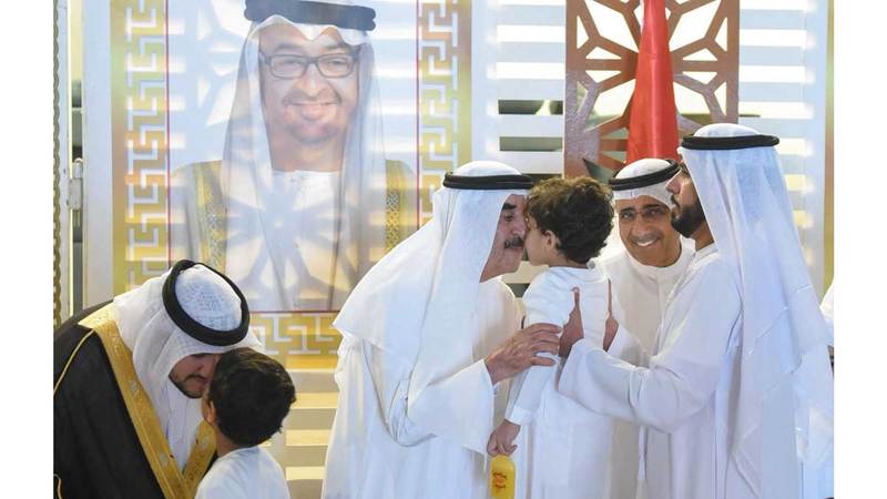 حاكم أم القيوين يحضر أفراح المزروعي والحنطوبي