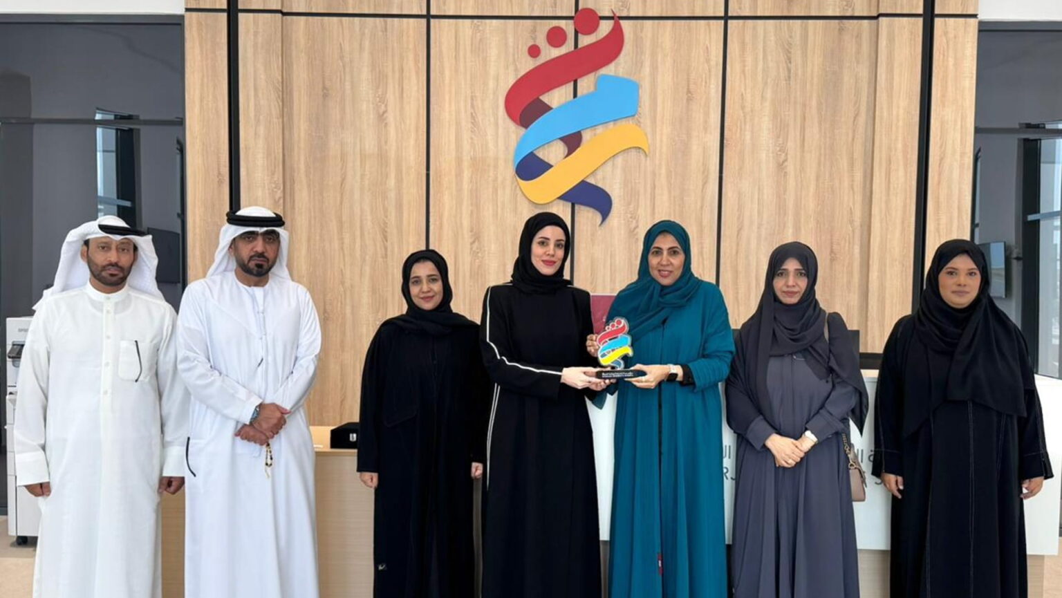 تربية استشاري الشارقة تطّلع على برامج مركز رياضة المرأة الأولمبي
