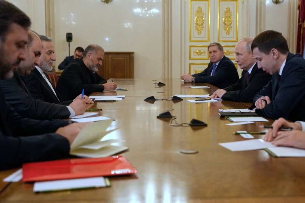 ترامب: إيران تعمل على ترتيب أوضاع قيادتها